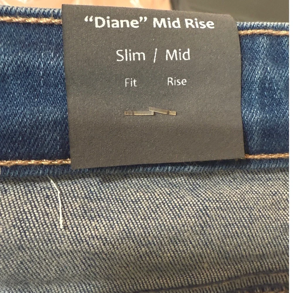 NWT Tractr Denim Diane Mid‎ Rise Slim Jeans Distressed Ripped Raw Hem